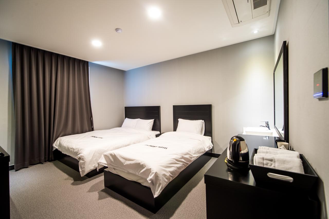 Ekonomy Hotel ชองซอน ภายนอก รูปภาพ