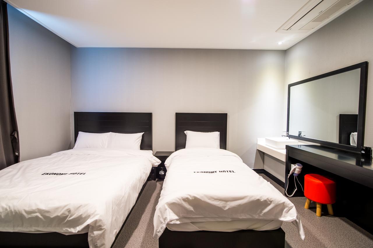 Ekonomy Hotel ชองซอน ภายนอก รูปภาพ