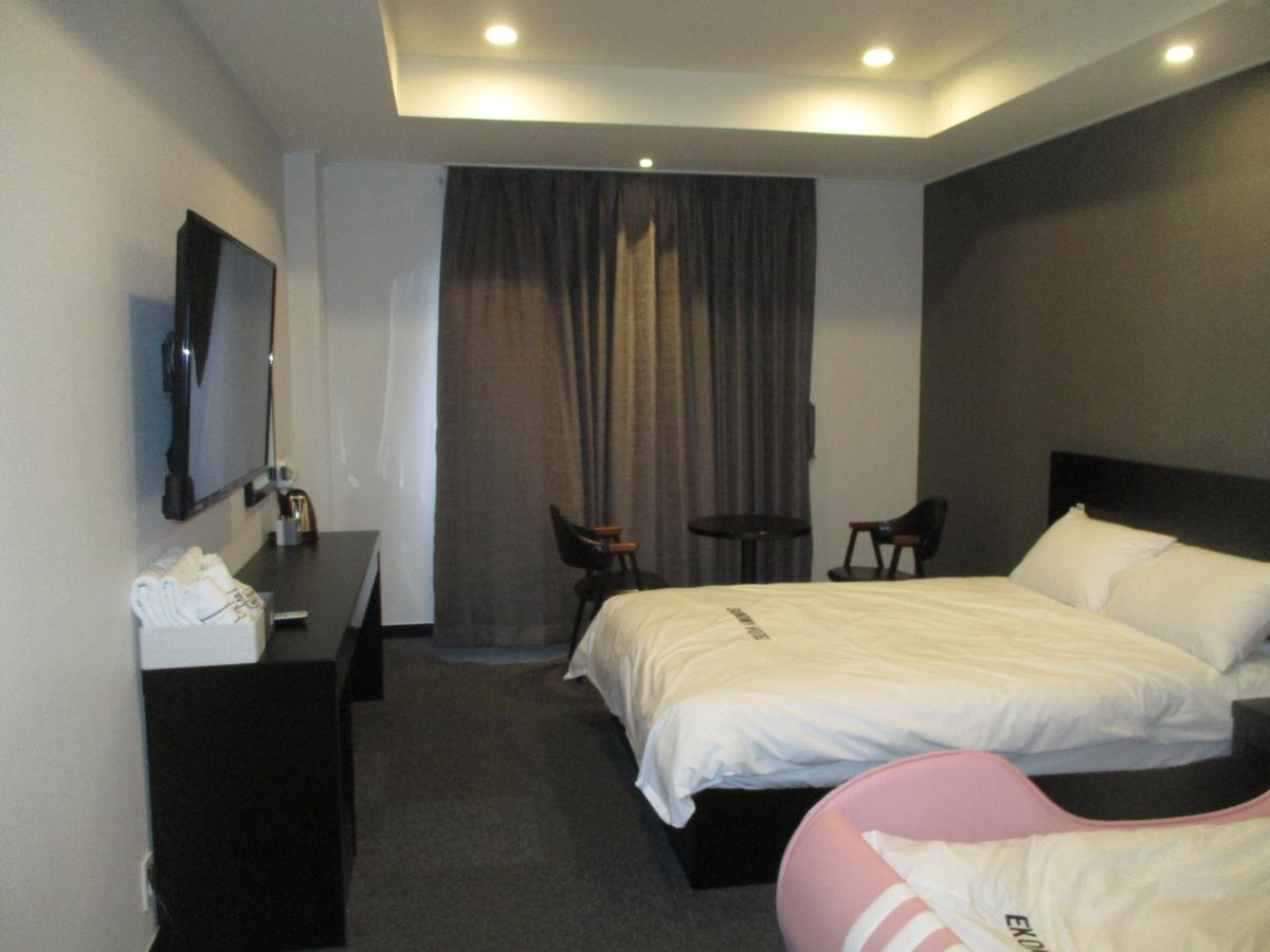 Ekonomy Hotel ชองซอน ภายนอก รูปภาพ