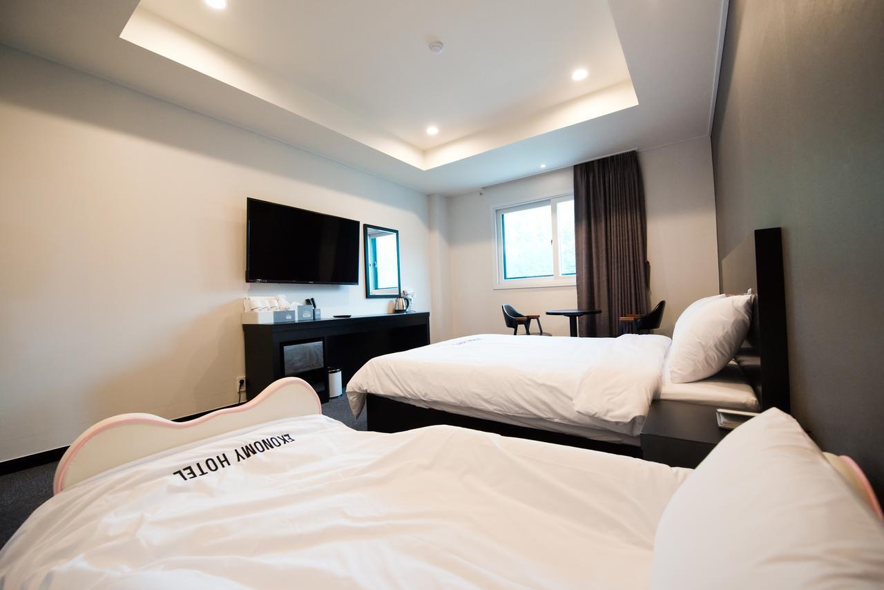 Ekonomy Hotel ชองซอน ภายนอก รูปภาพ